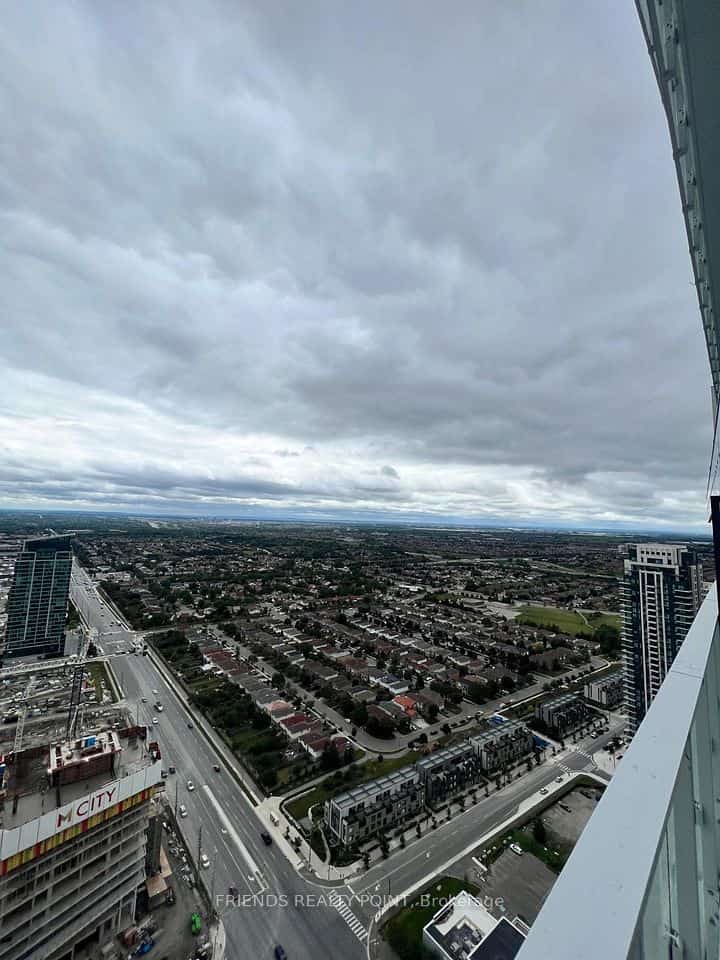 3900 Confederation Parkway #3805, Mississauga, ON L5B 0M3