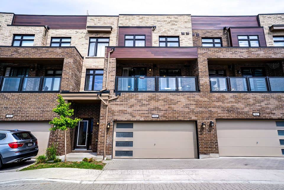 1865 Pickering Parkway, Pickering