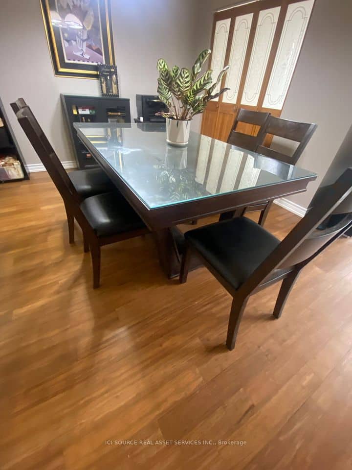 249 Major Mackenzie Drive E, Richmond Hill
