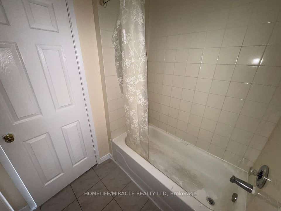 565 Kennedy Road #1, Toronto, ON M1K 2B2