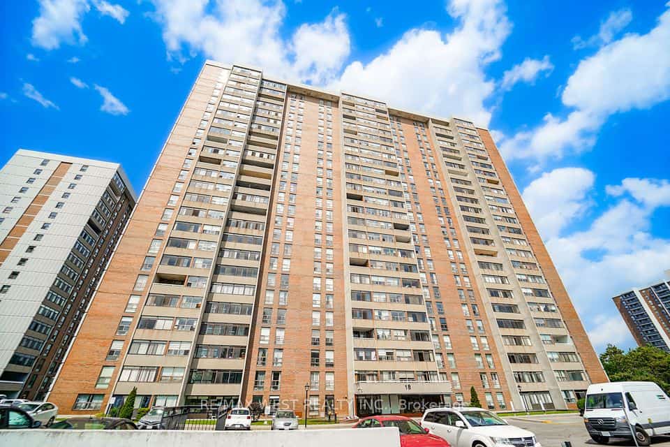 18 Knightsbridge Road #1604, Brampton, ON L6T 3X5