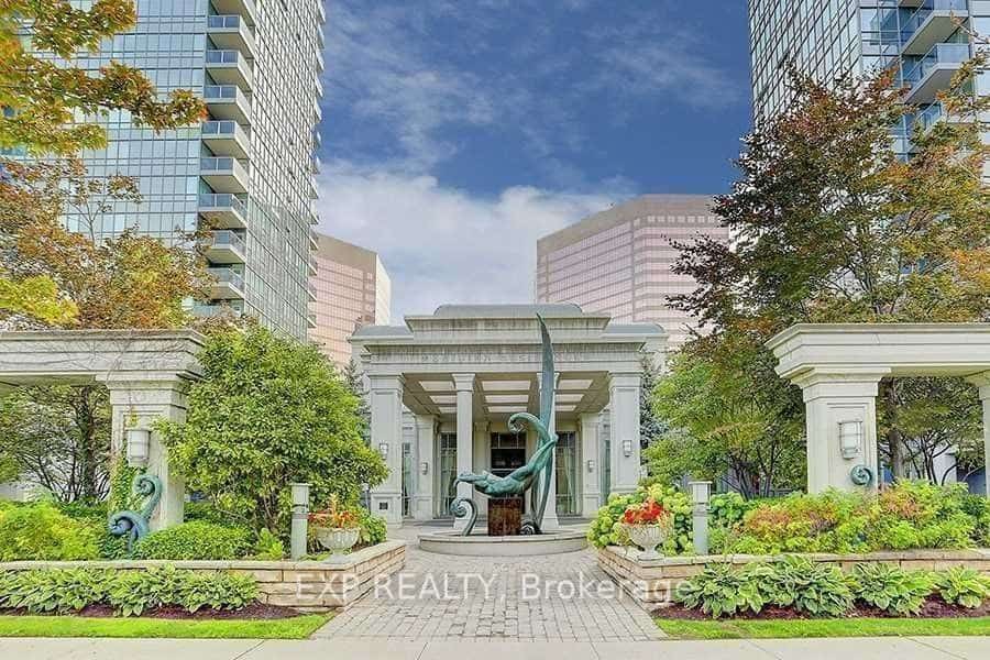 25 Greenview Avenue #422, Toronto, ON M2M 0A5