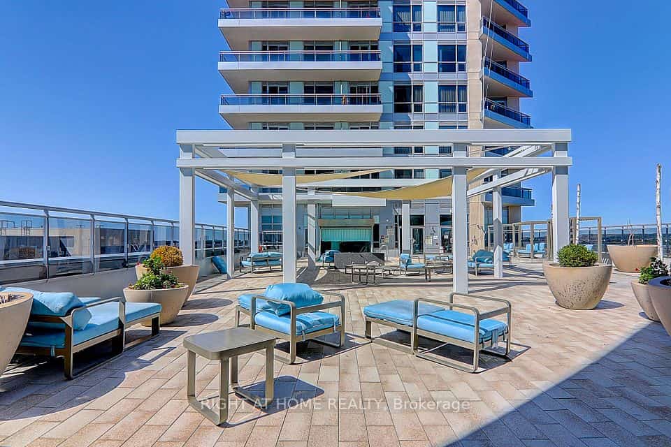 9201 YONGE Street #205, Richmond Hill, ON L4C 1H9