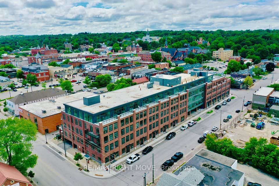 21 Matchedash Street S #403L, Orillia, ON L3V 4W4
