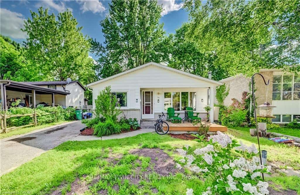 53 Helene Crescent, Waterloo, ON N2L 5E6