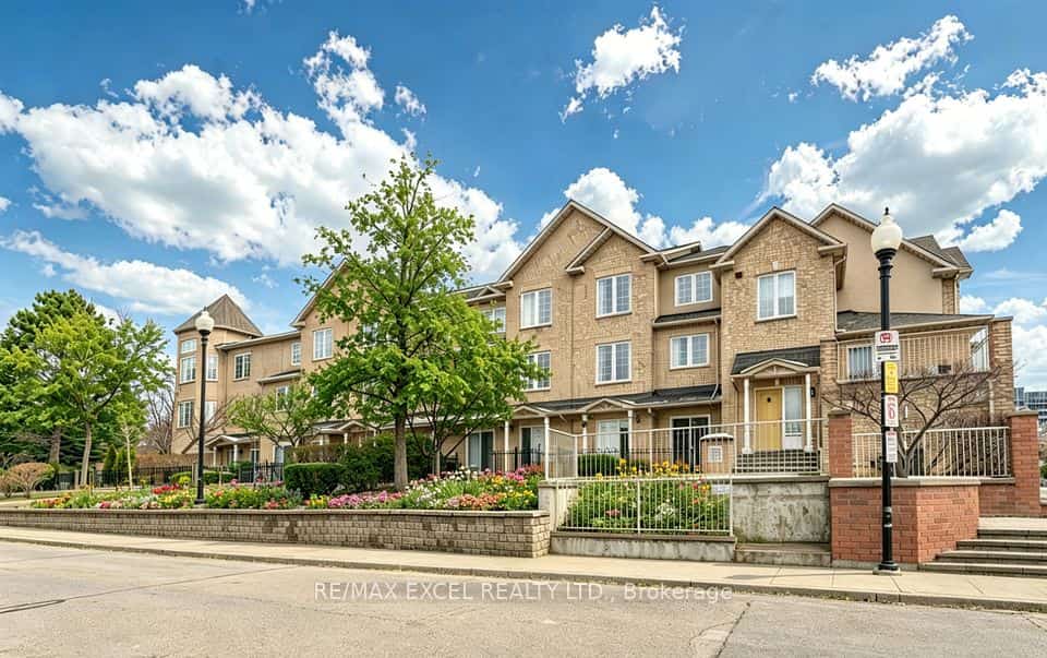 10 Cox Boulevard #3, Markham, ON L3R 4G2