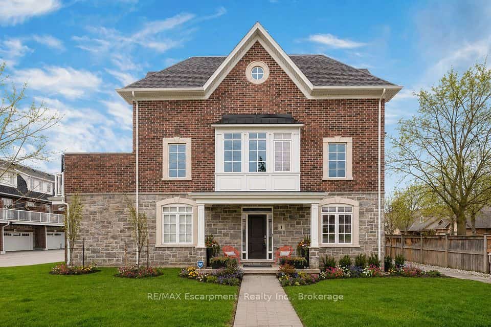 2362 New Street #1, Burlington, ON L7R 4P8