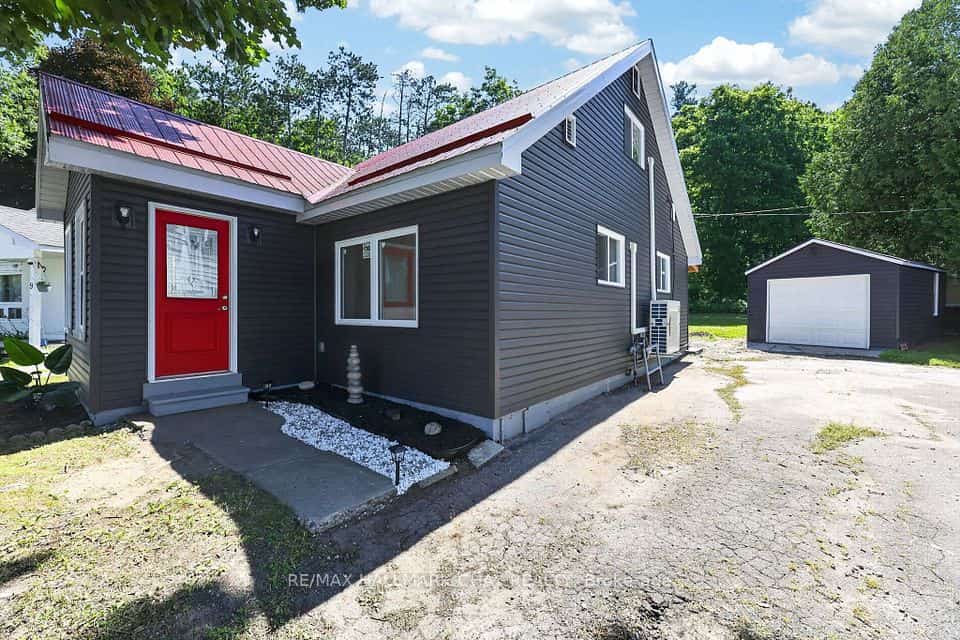 7 Victory Crescent, Penetanguishene, ON L9M 1B6