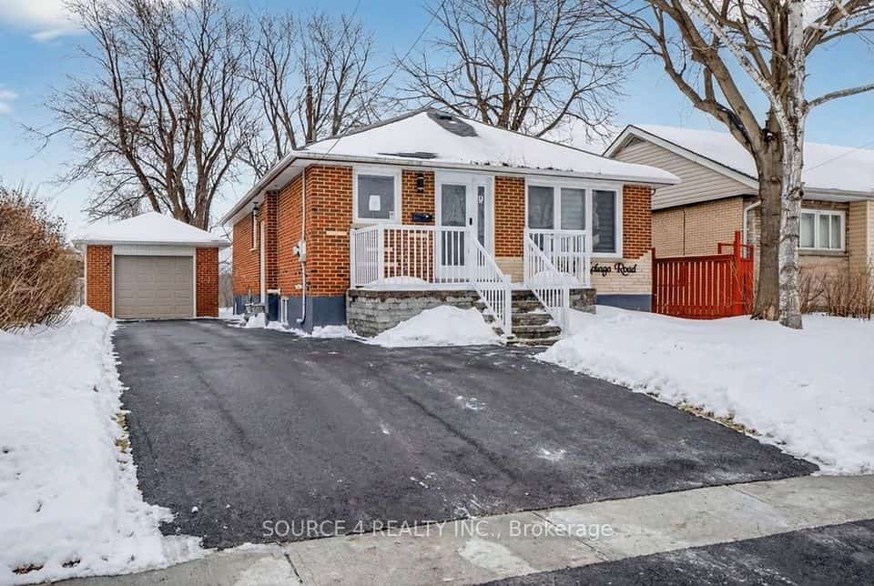 243 Malaga Road, Oshawa, ON L1J 1N6