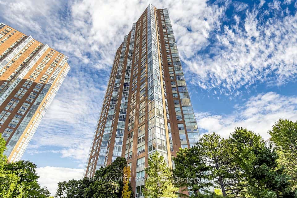 5 Concorde Place #1302, Toronto, ON M3C 3M8