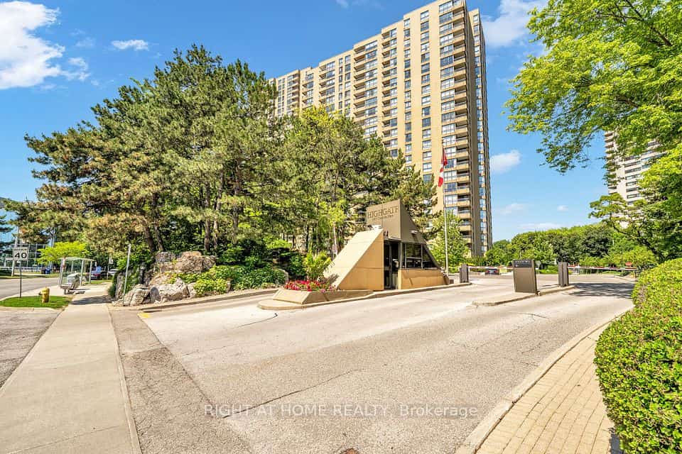 1 Concorde Place #1801, Toronto, ON M3C 3K6
