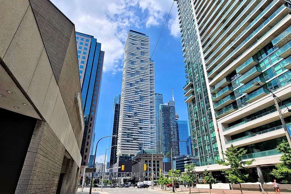 88 Harbour Street #6110, Toronto, ON M5J 1B7