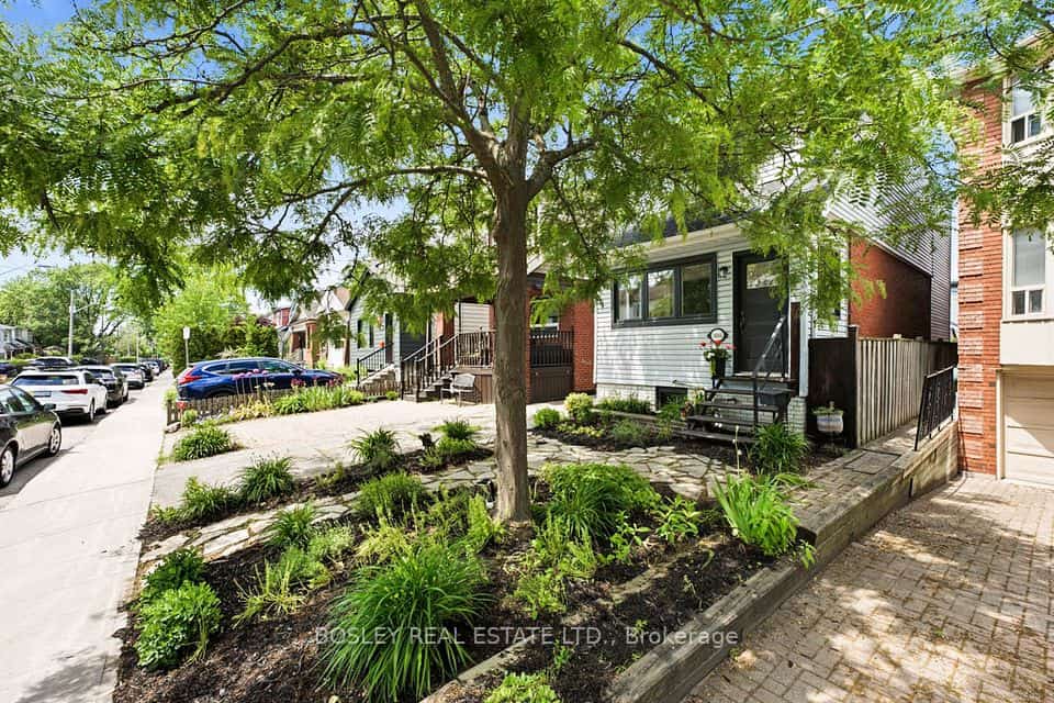308 Springdale Boulevard, Toronto, ON M4C 2A2