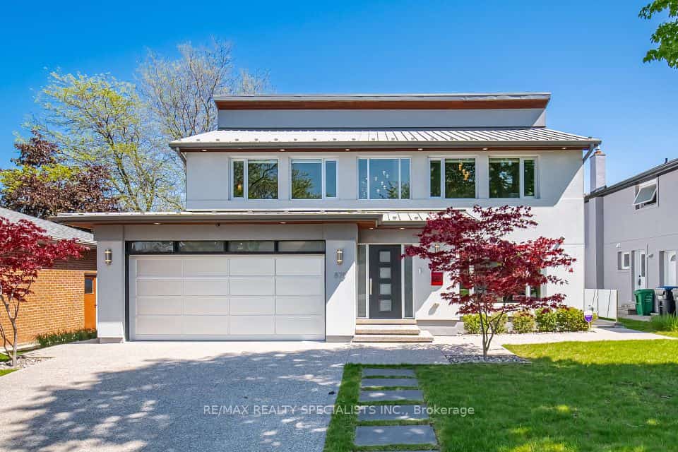 870 Hollowtree Crescent, Mississauga, ON L4Y 2V2