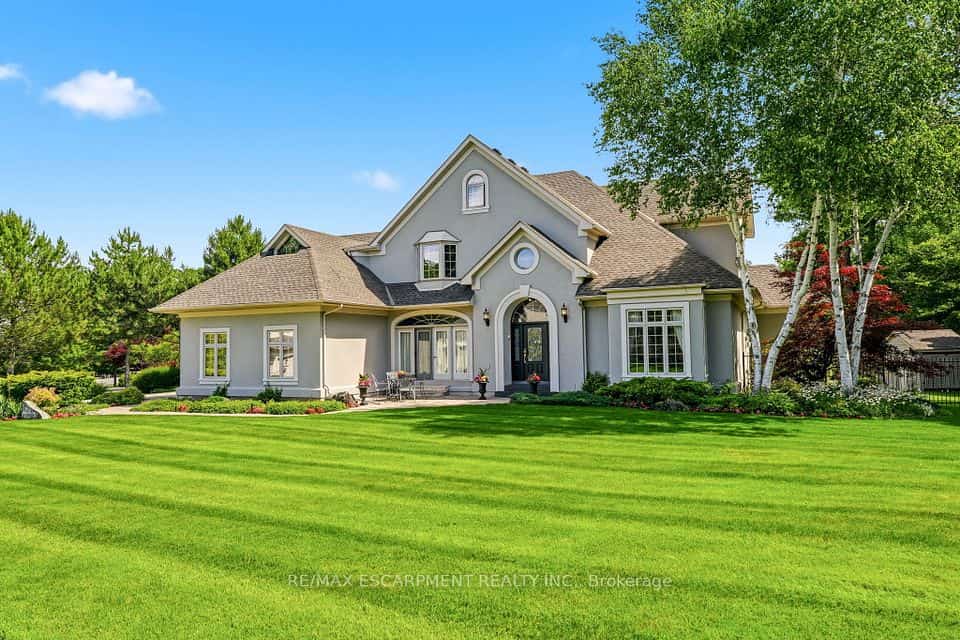 28 Millcreek Court, Hamilton, ON L9G 4Z3