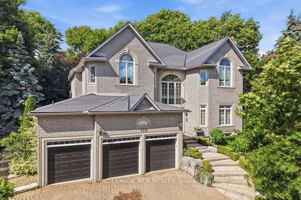 193 Sherwood Place, Newmarket, ON L3Y 8E5
