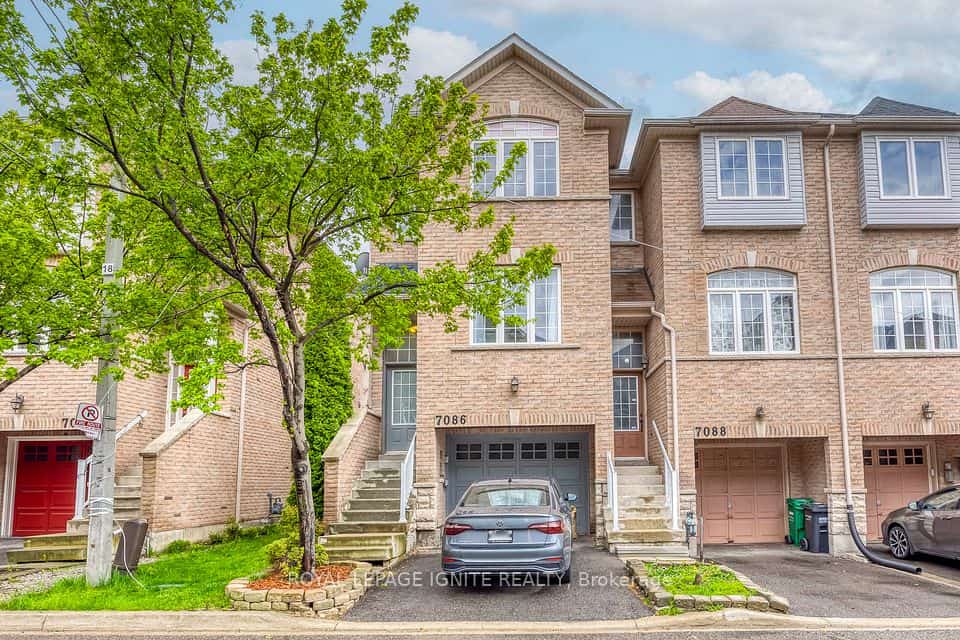 7086 Fairmeadow Crescent, Mississauga, ON L5N 8R5