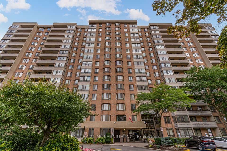 5 Lisa Street #604, Brampton, ON L6T 4T4