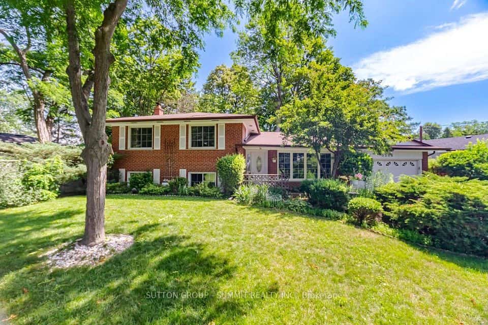 3359 Enniskillen Circle, Mississauga, ON L5C 2M9
