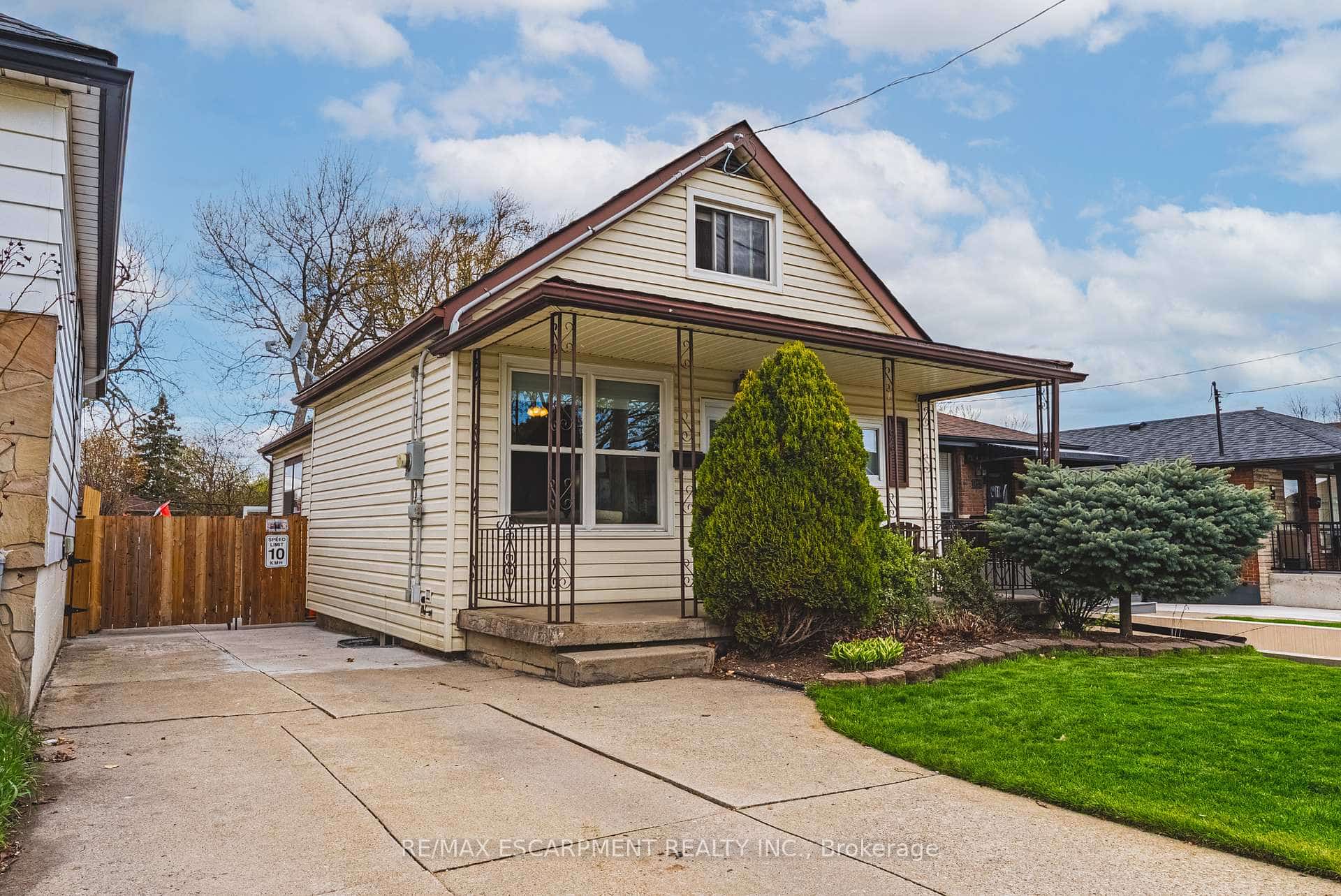 161 Ivon Avenue, Hamilton, ON L8H 5S7