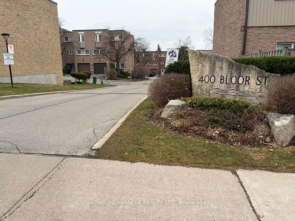 400 Bloor Street #58, Mississauga, ON L5A 3M8
