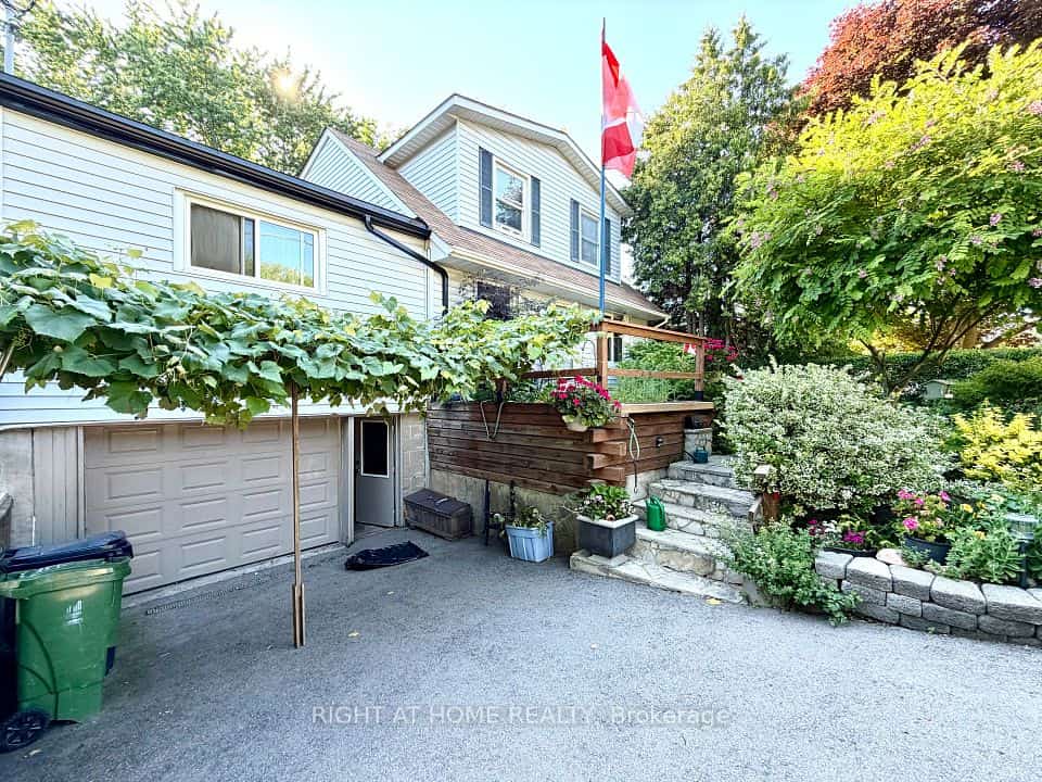30 Allister Avenue, Toronto, ON M1M 3K9