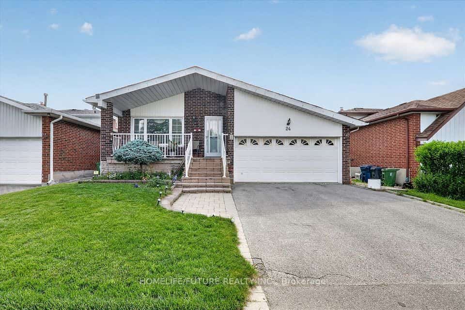 24 Cleethorpes Boulevard, Toronto, ON M1S 3T3