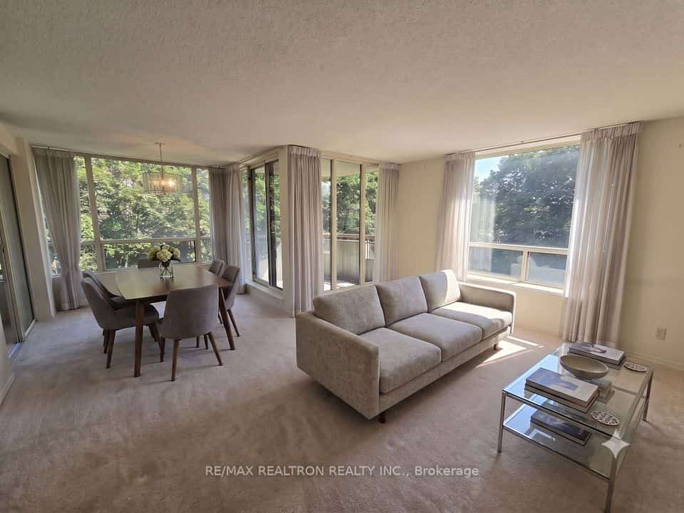 5785 Yonge Street #403, Toronto, ON M2M 4J2