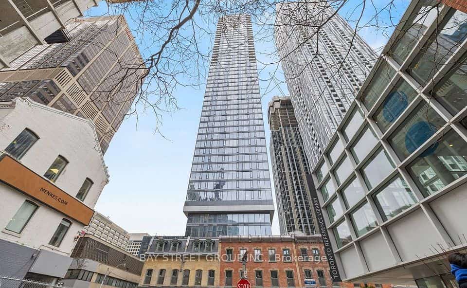8 cumberland Street #2009, Toronto, ON M4Y 0B6