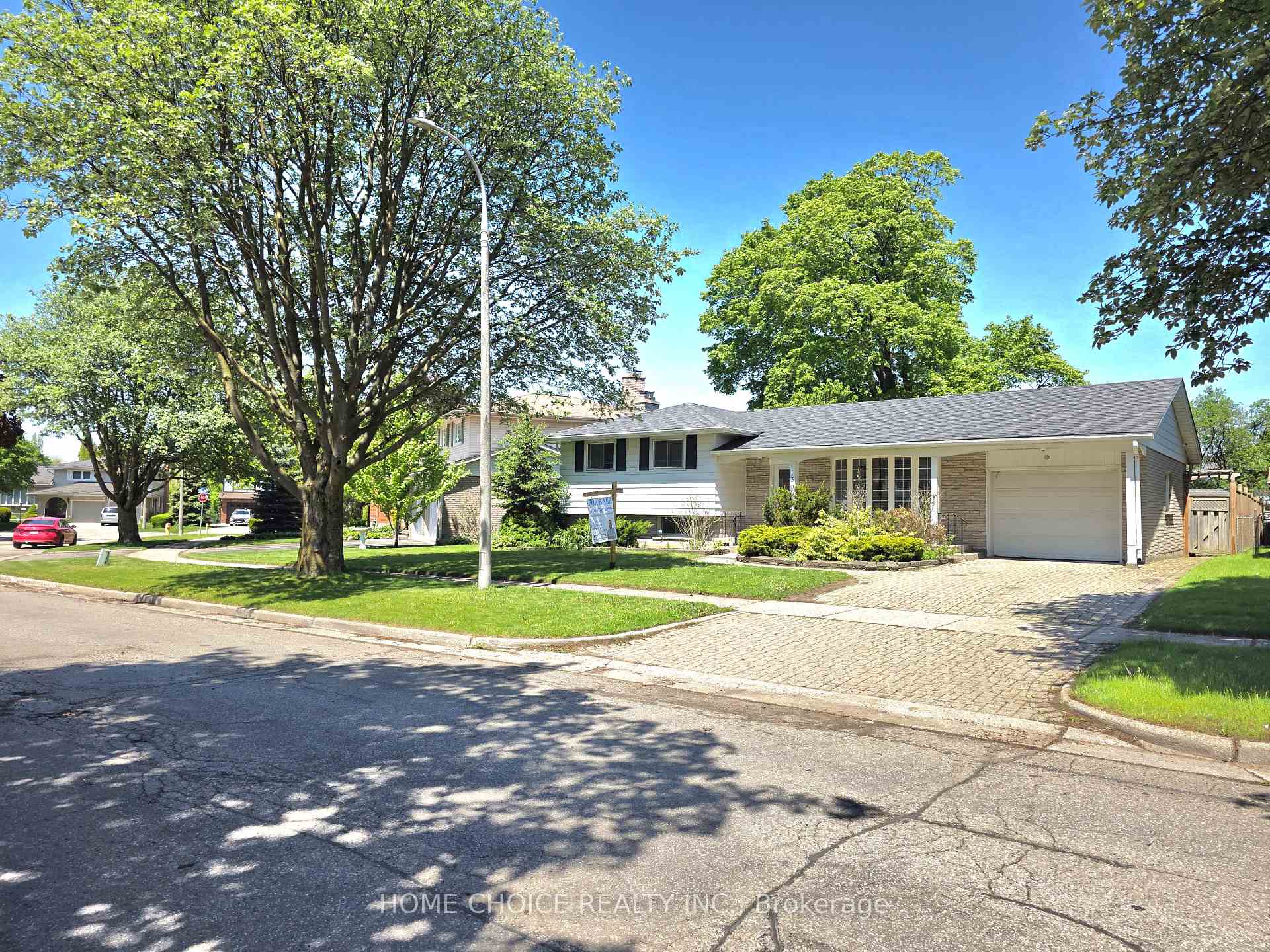 130 Champlain Crescent, Kitchener, ON N2B 2Y6
