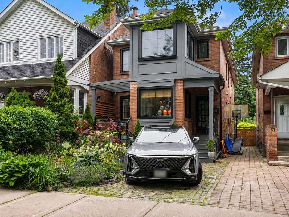 39 Standish Avenue, Toronto, ON M4W 3B2