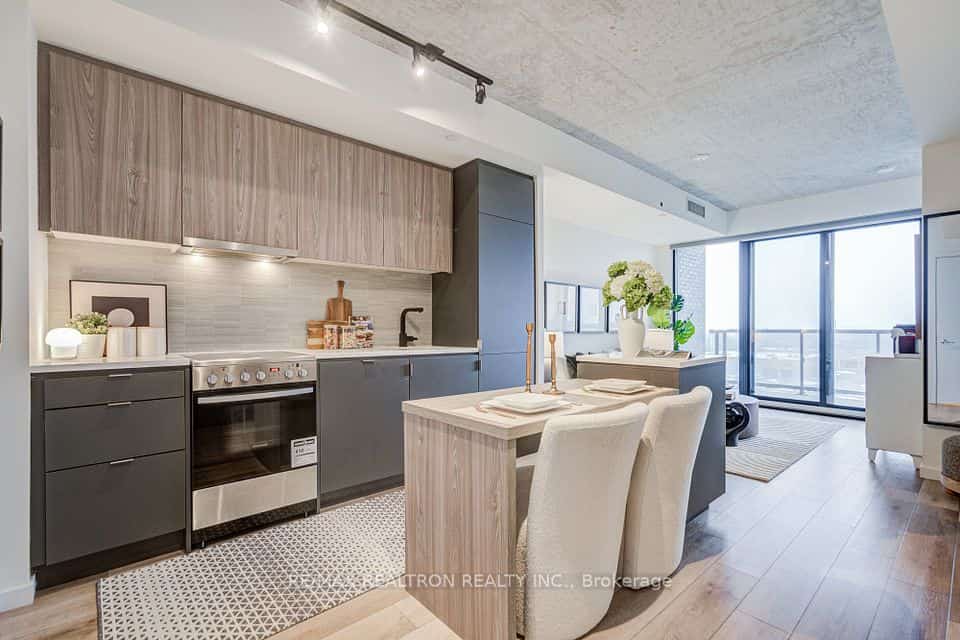 7 Smith Crescent #518, Toronto, ON M8Z 0G3