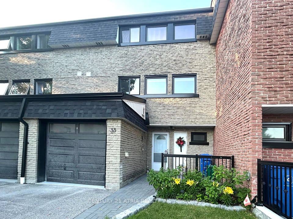 38 Henderson Drive, Aurora, Aurora
