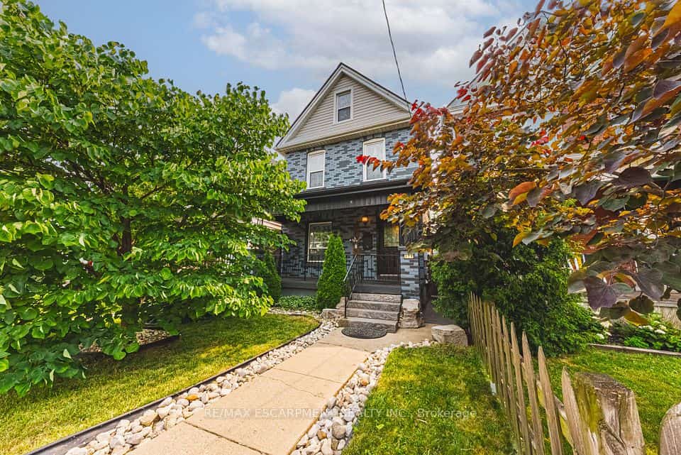218 Grosvenor Avenue N, Hamilton, ON L8L 7S9