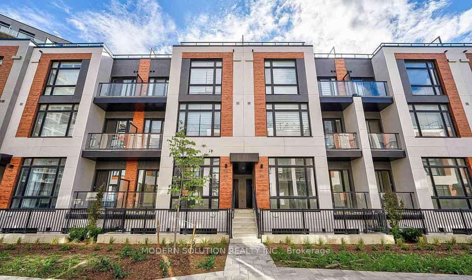 2 Steckley House Lane #925, Richmond Hill, ON L4S 0N4