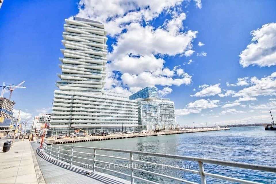15 Queens Quay E #1307, Toronto, ON M5E 0A4