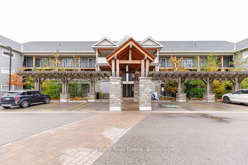 4 Anchorage Crescent #105, Collingwood, ON L9Y 0Y6