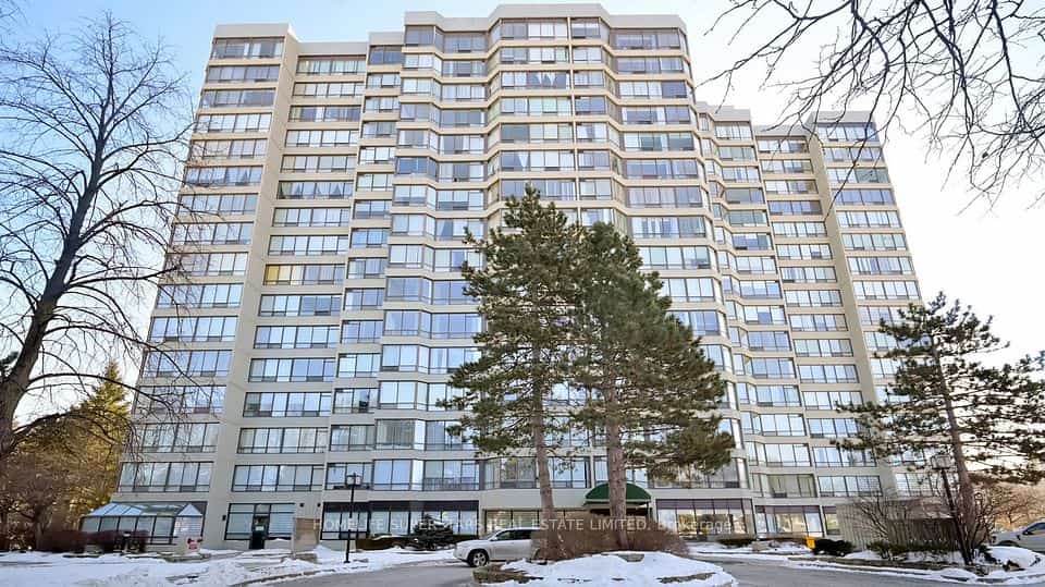 26 Hanover Road #301, Brampton, ON L6S 4T2