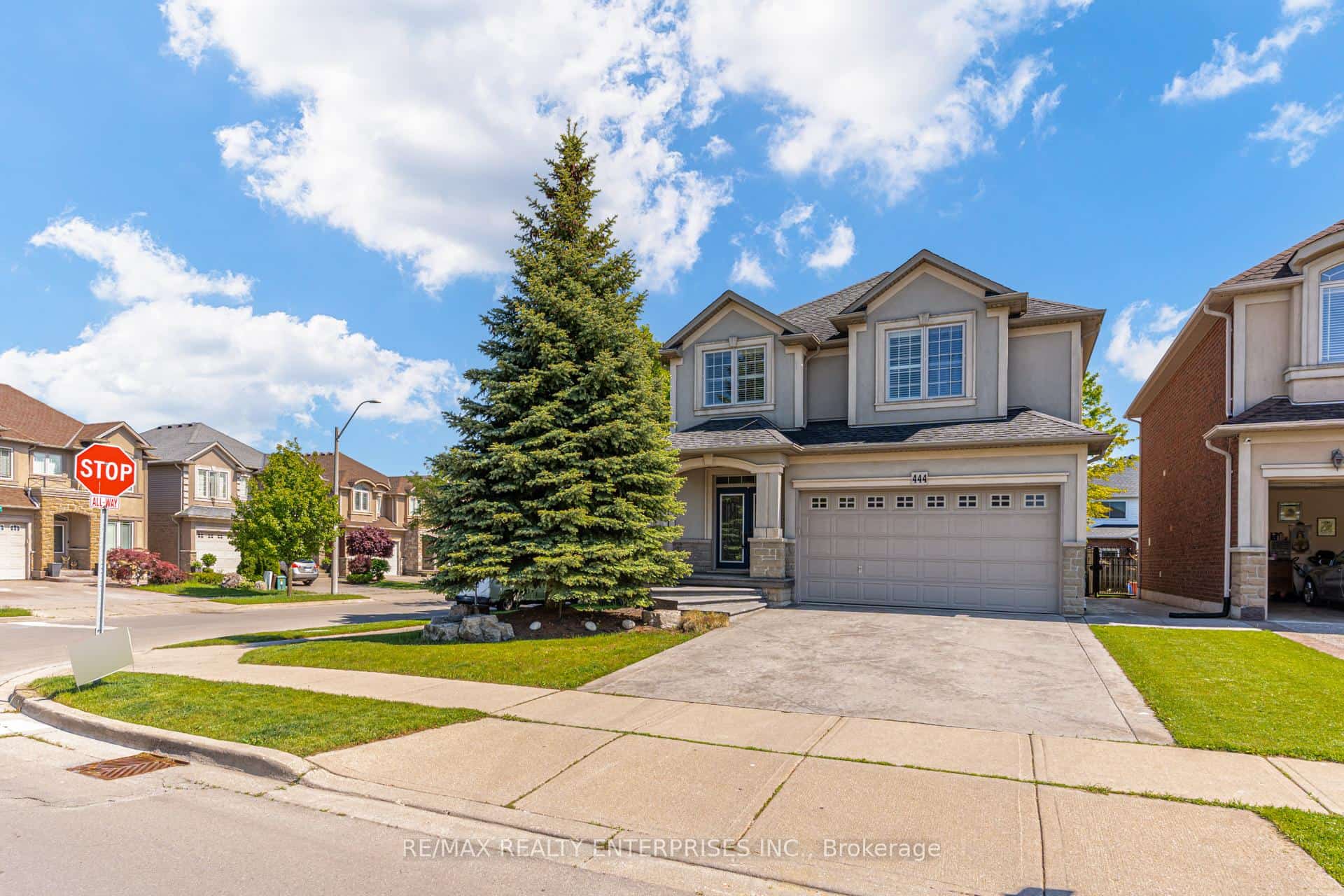444 Dicenzo Drive, Hamilton, ON L9B 0B3