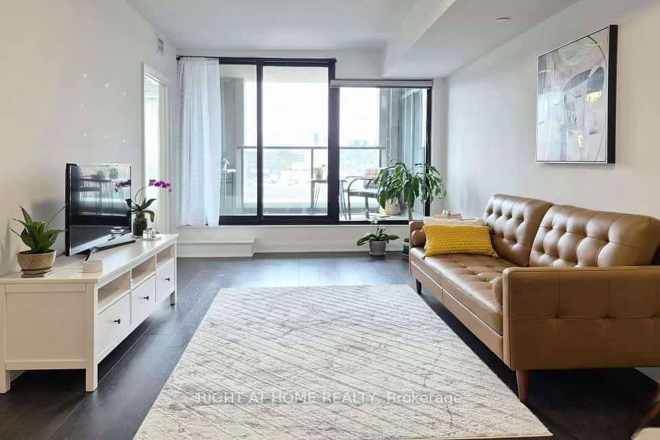 33 Frederick Todd Way W #319, Toronto, ON M4G 0C9