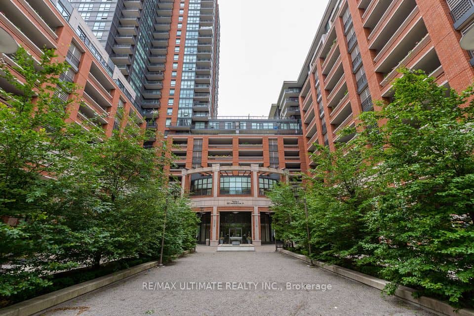 830 Lawrence Avenue W, Toronto