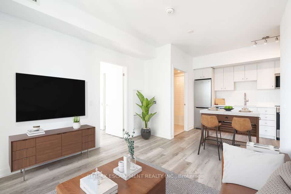 15 Wellington Street S #1102, Kitchener, ON N2G 0E4