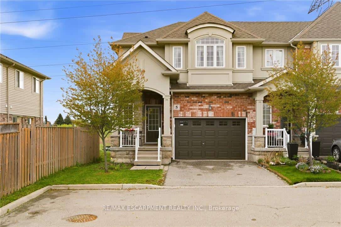 73 Medici Lane #5, Hamilton, ON L9B 0H3