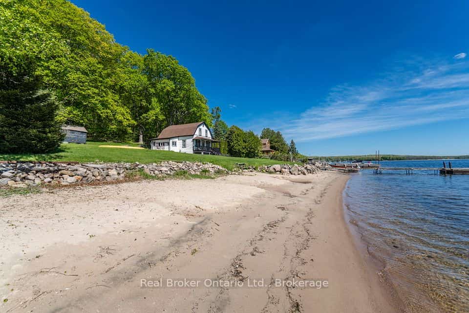 437 Champlain Road, Penetanguishene, ON L9M 1S5