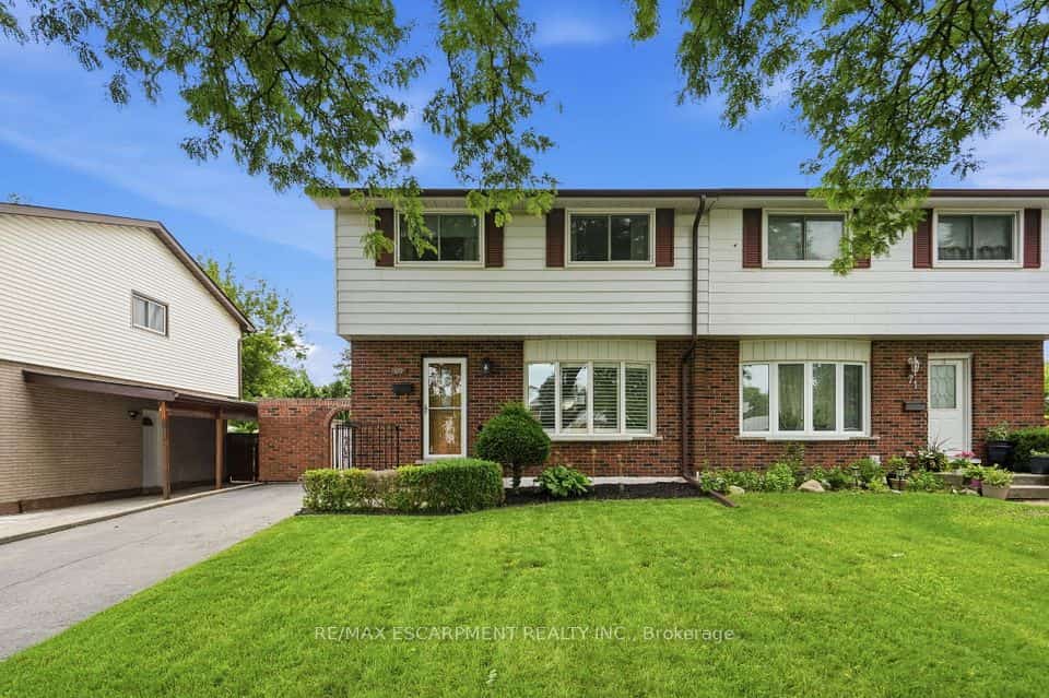 69 Fairway Drive, Hamilton, ON L8K 5L6