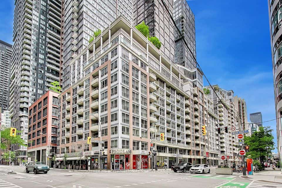 270 Wellington Street W #1005, Toronto, ON M5V 3P5
