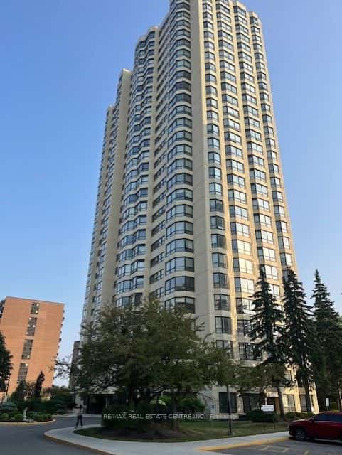 8 Lisa Street #407, Brampton, ON L6T 4S6