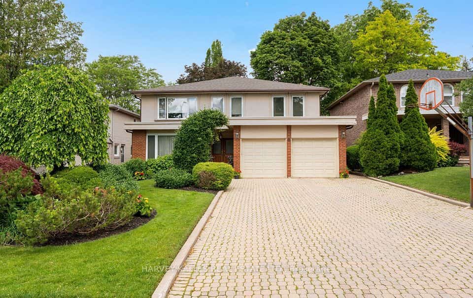 8 Granada Court, Markham, ON L3T 4V4