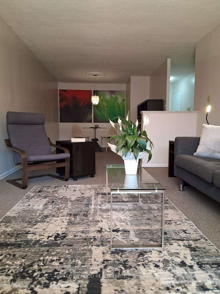 975 Warwick Court #605, Burlington, ON L7T 3Z7