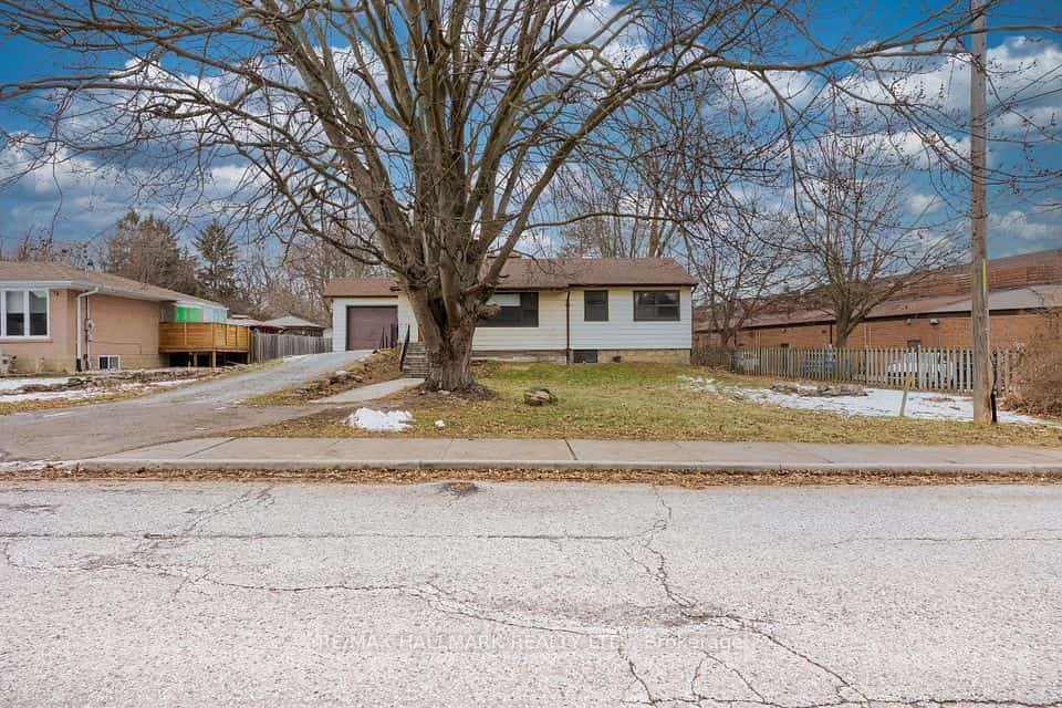 1911 Glenview Road, Pickering, ON L1V 1W9